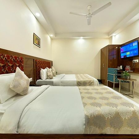 Hotel Emblem Suites- Near Delhi Airport New Delhi Exterior photo