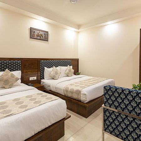 Hotel Emblem Suites- Near Delhi Airport New Delhi Exterior photo