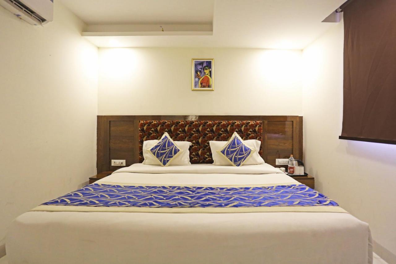 Hotel Emblem Suites- Near Delhi Airport New Delhi Exterior photo