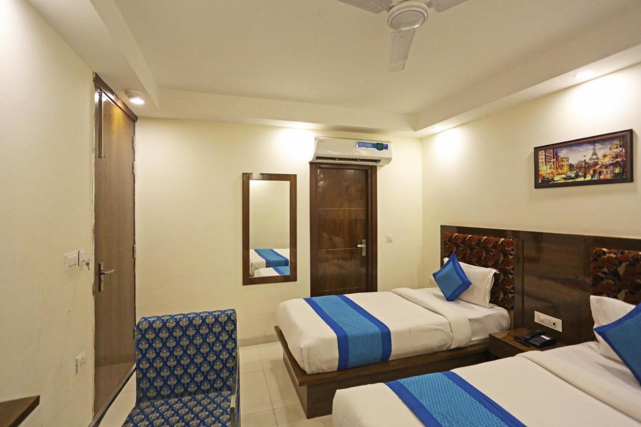 Hotel Emblem Suites- Near Delhi Airport New Delhi Exterior photo