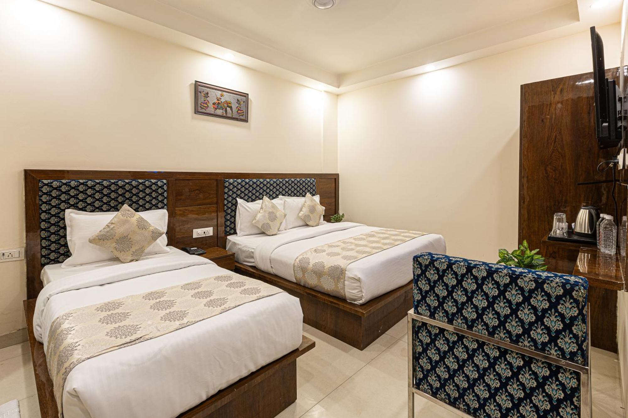 Hotel Emblem Suites- Near Delhi Airport New Delhi Exterior photo