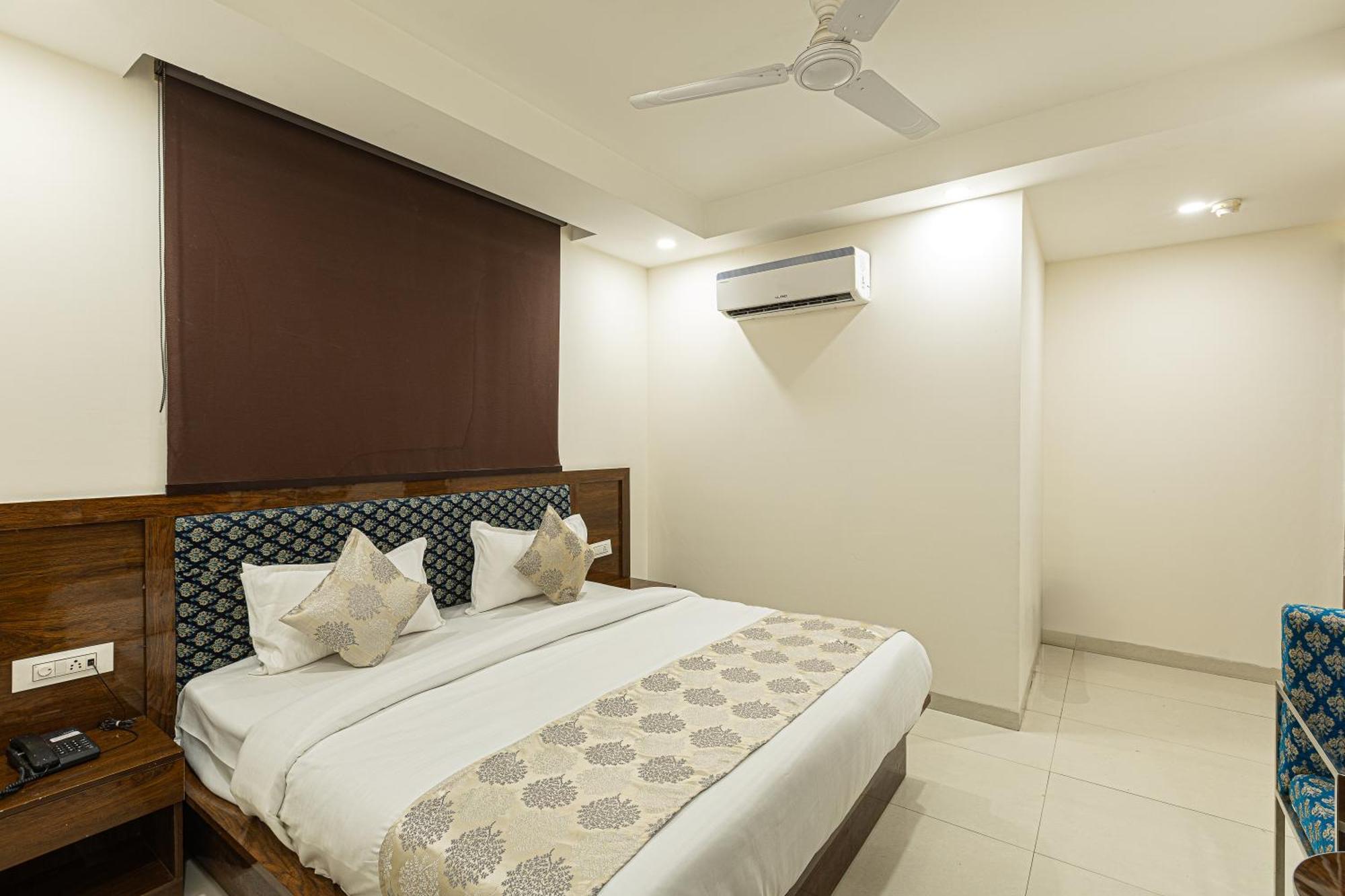 Hotel Emblem Suites- Near Delhi Airport New Delhi Exterior photo